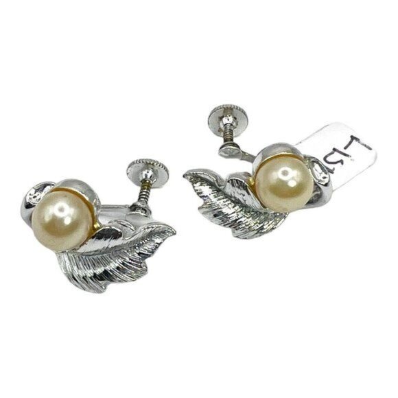 LISNER Vintage 60s Silver Leaf Faux Pearl Screw Back Earrings, Signed - Picture 1 of 11